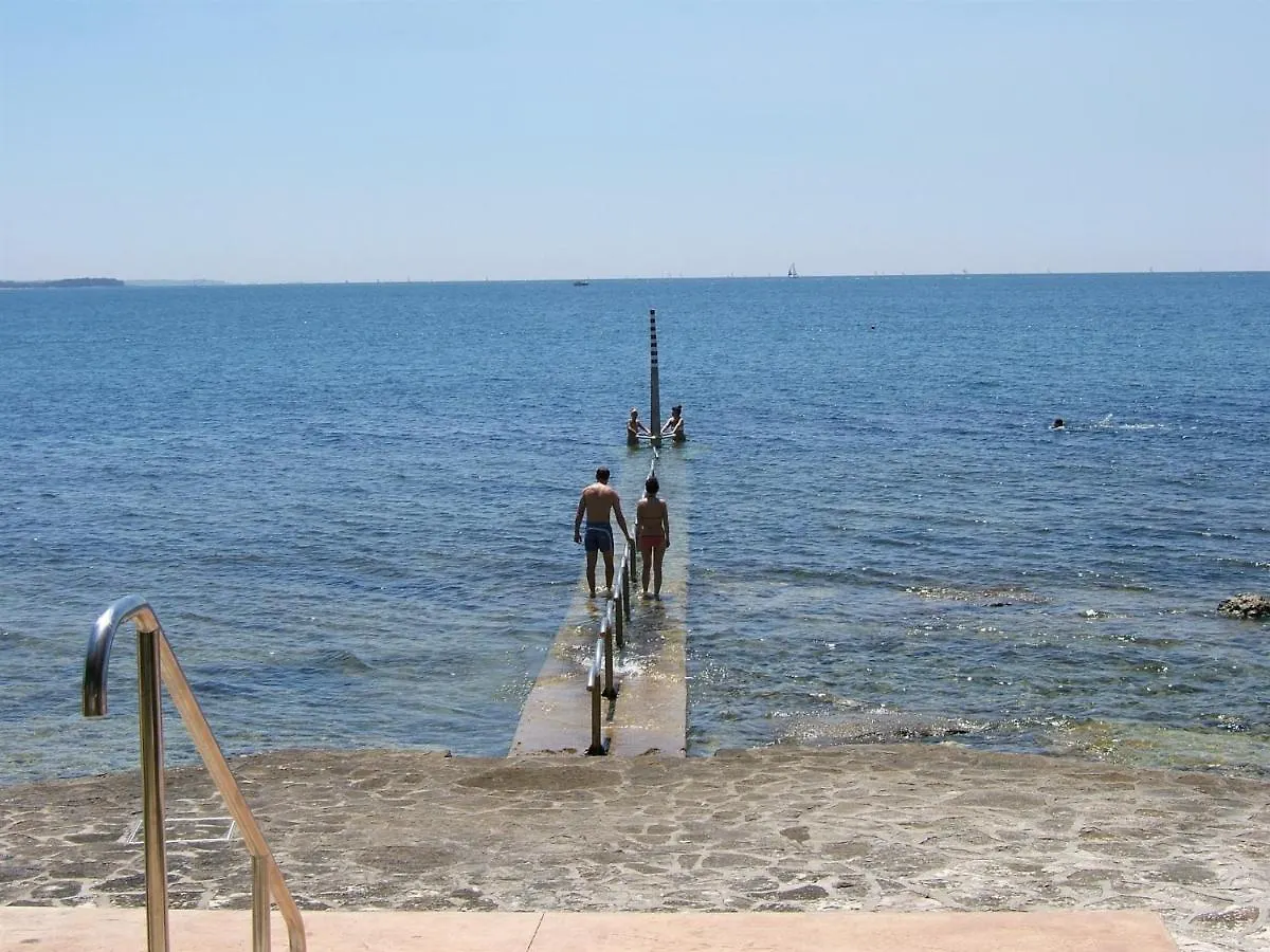 Luca A2 , Apartment In Front Of The Beach Novigrad Istria Hırvatistan