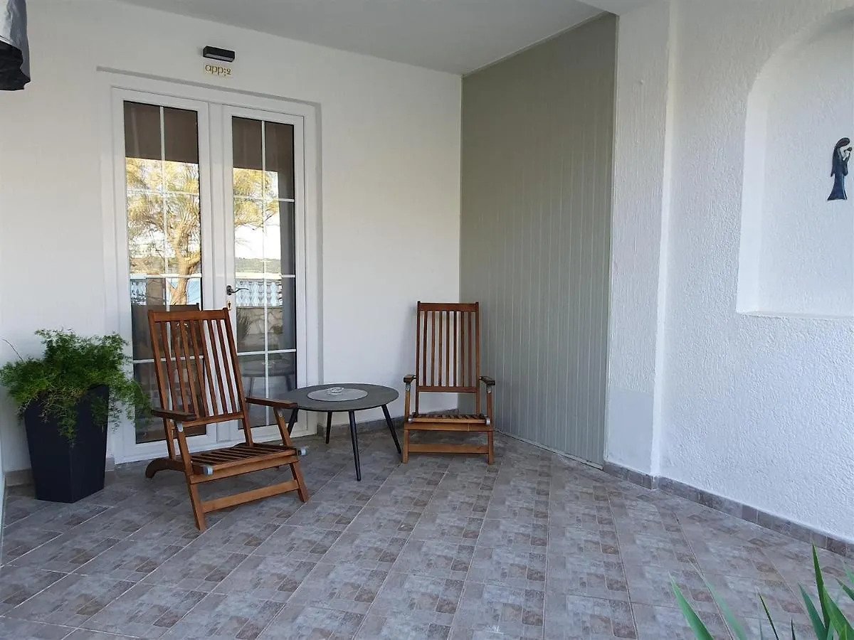 Luca A2 , Apartment In Front Of The Beach Novigrad Istria