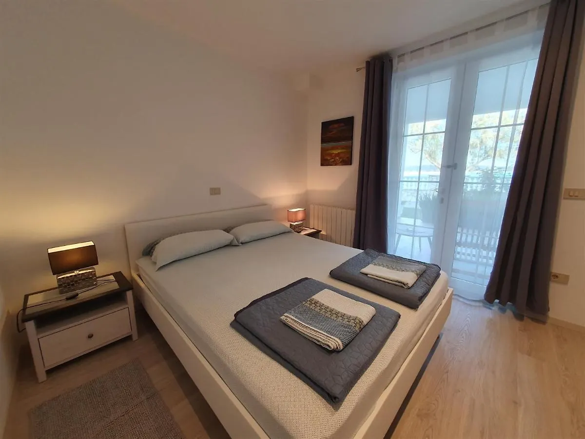 Luca A2 , Apartment In Front Of The Beach Novigrad Istria