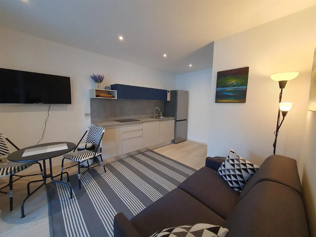 Luca A2 , Apartment In Front Of The Beach Novigrad Istria