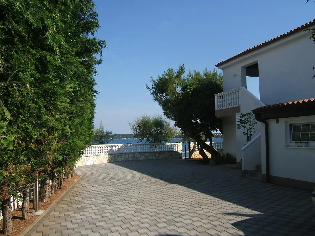 Luca A2 , Apartment In Front Of The Beach Novigrad Istria Hırvatistan