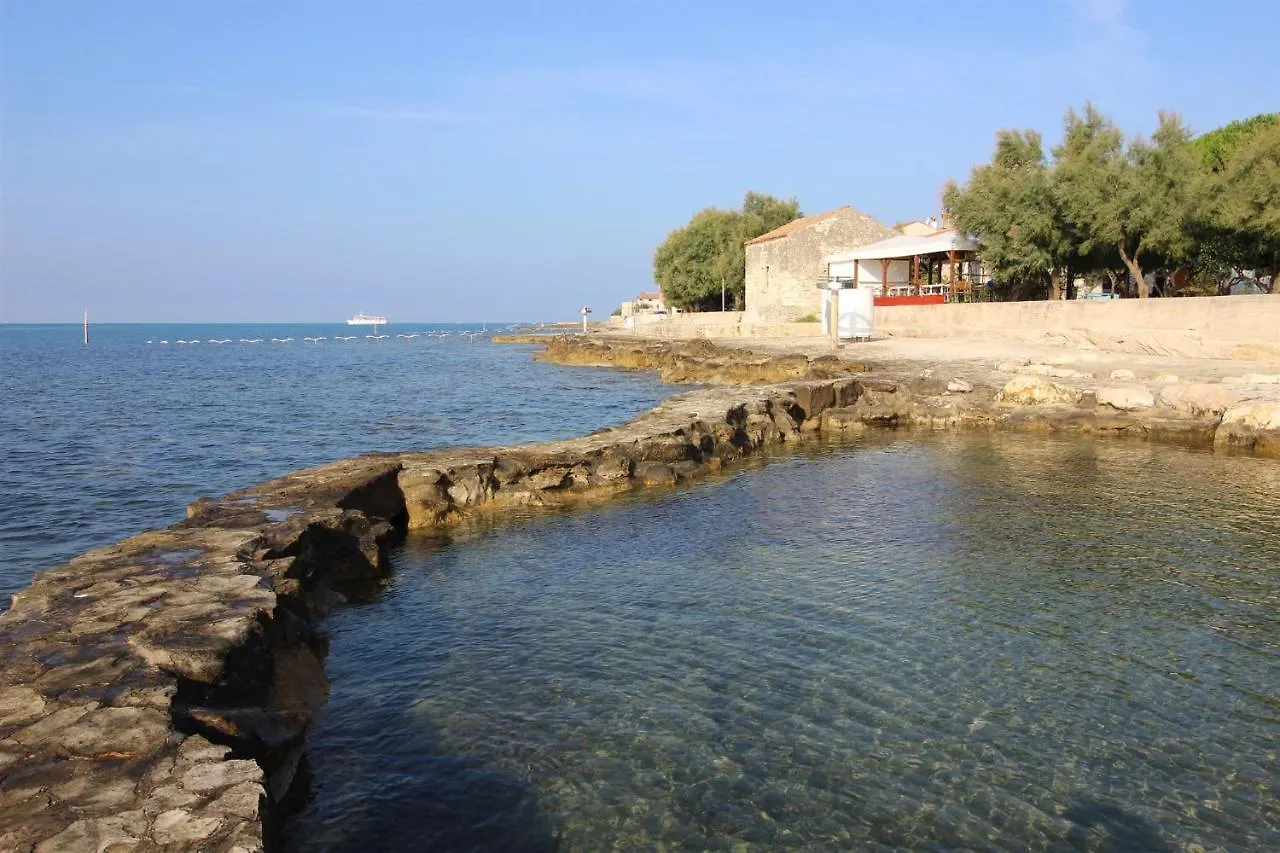 Novigrad Istria Luca A2 , Apartment In Front Of The Beach קרואטיה